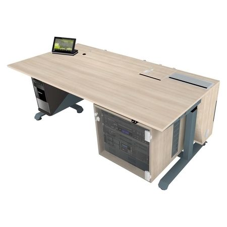 Moderner Tisch für die Zusammenarbeit mit integrierter Technologie, einschließlich Touchscreen und Server-Rack