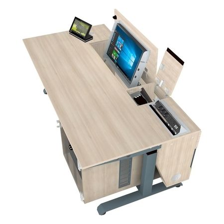 Moderner höhenverstellbarer Vortragstisch mit integriertem Computer und Tablet